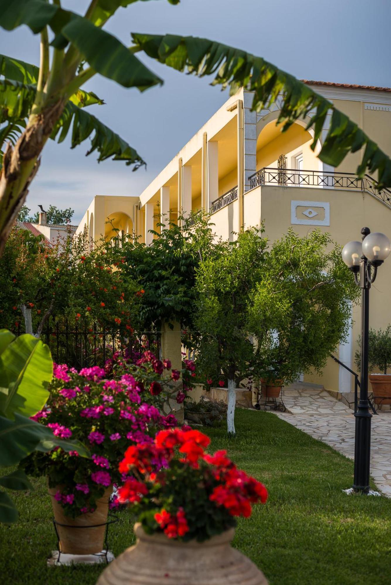 Konstantina Apartments Kávos Exterior foto